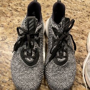 Adidas black & white alpha bounce